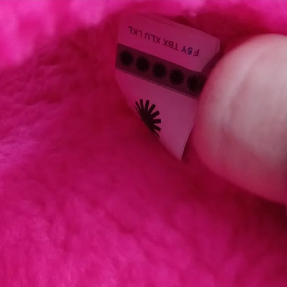 ๐UGG๐ - Fluffita Hot Pink Flatform Slipper - Picture 5 of 12